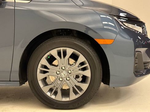 New 2026 Honda Odyssey Touring image 7