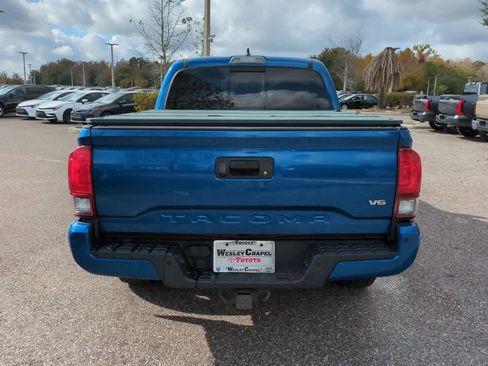 Used 2018 Toyota Tacoma TRD Sport w/ Technology Package image 5