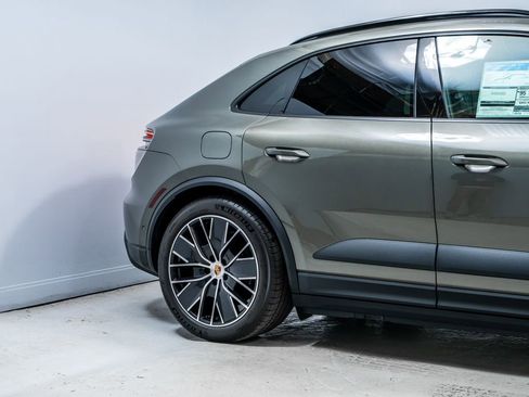 New 2026 Porsche Macan 4 Electric AWD/4WD image 11
