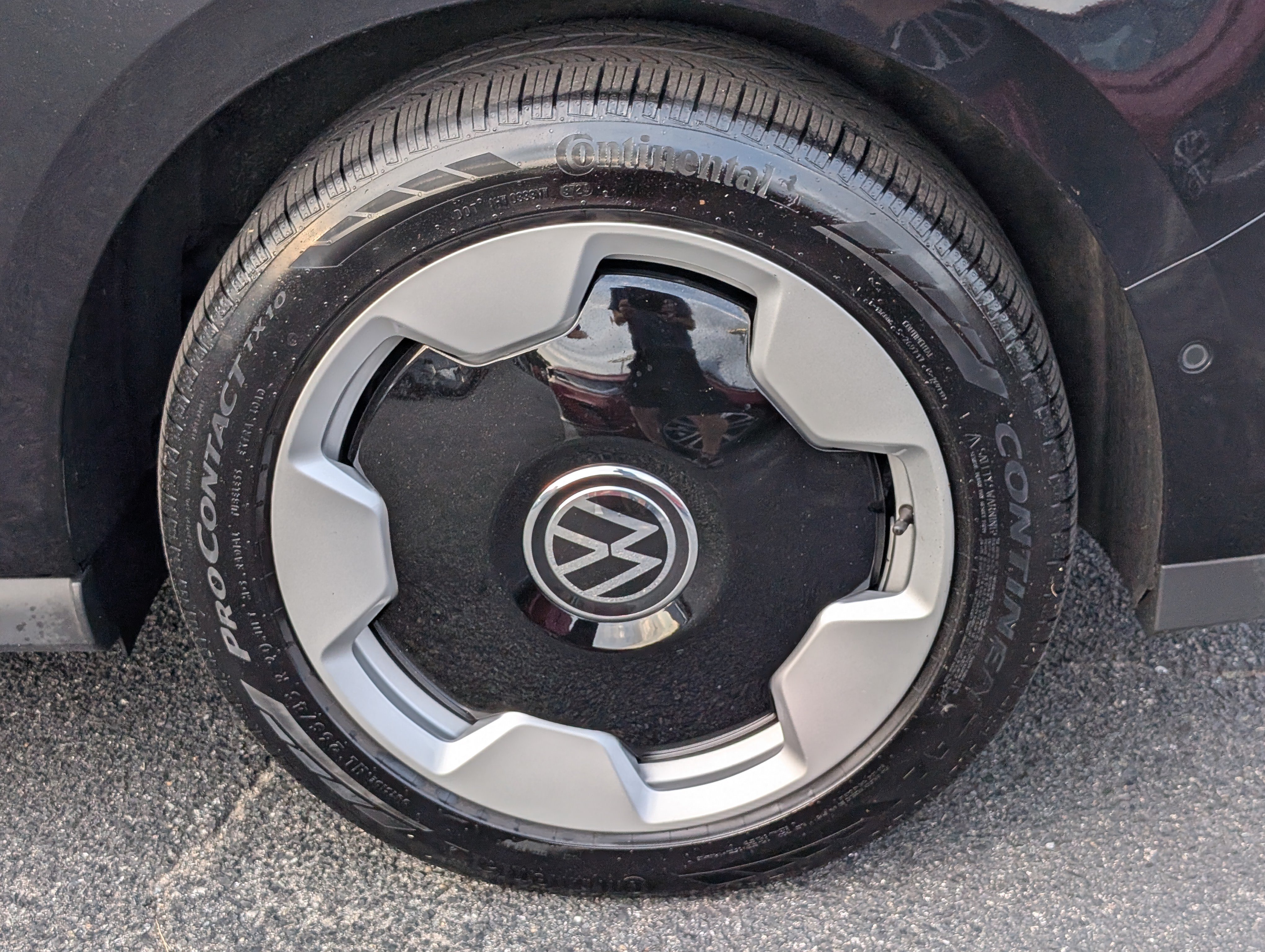 Used 2025 Volkswagen ID. Buzz 1st Edition RWD image 9