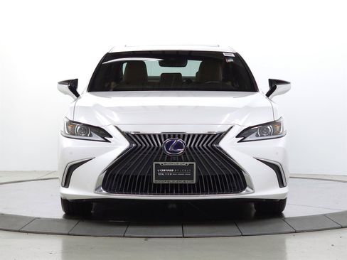 Used 2020 Lexus ES 300h w/ Accessory Package 2 FWD image 2