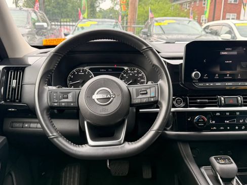Used 2024 Nissan Pathfinder SV FWD image 18