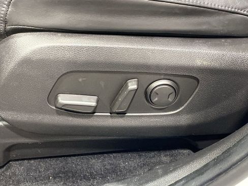 Used 2022 Kia Carnival EX image 14