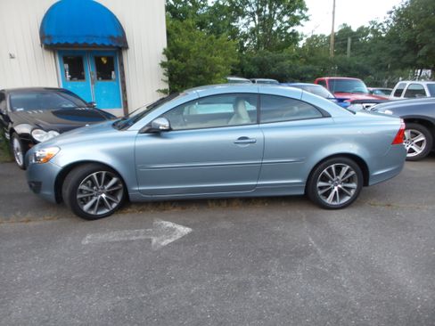 Used 2011 Volvo C70 T5 FWD image 2