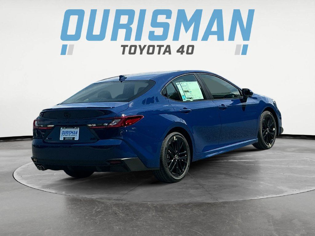 Used 2025 Toyota Camry SE FWD image 7