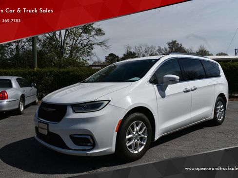 Used 2021 Chrysler Pacifica Touring-L image 1