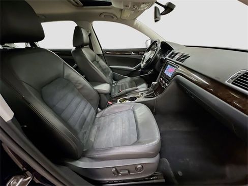 Used 2014 Volkswagen Passat 3.6 SEL Premium image 29