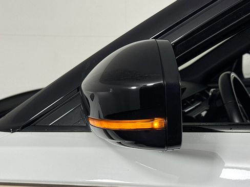 Used 2019 Land Rover Range Rover Velar R-Dynamic SE image 20