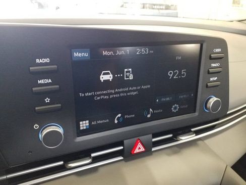 Certified 2025 Hyundai Elantra SE FWD image 6