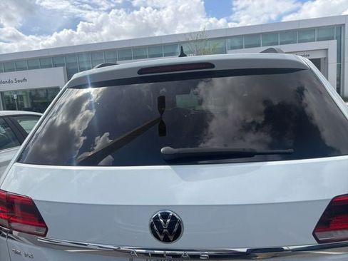 Used 2023 Volkswagen Atlas SE image 8