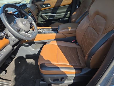 Used 2023 Nissan Pathfinder Platinum image 6