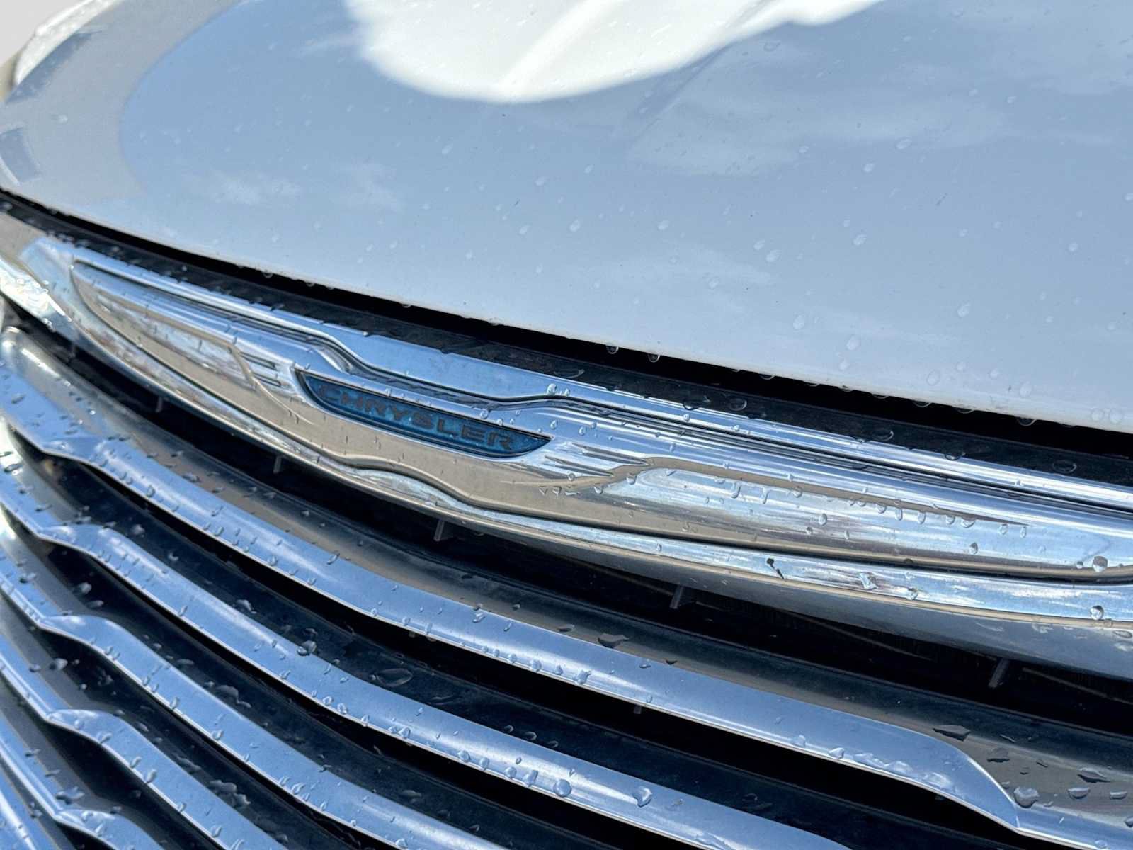 Used 2014 Chrysler Town & Country Touring-L FWD image 11