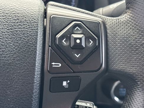 Used 2017 Toyota Tacoma TRD Off-Road w/ Tow Package (A/T) image 20