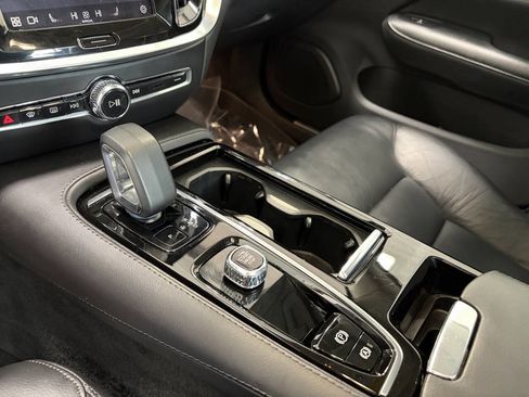 Used 2023 Volvo S60 T8 Plus image 10