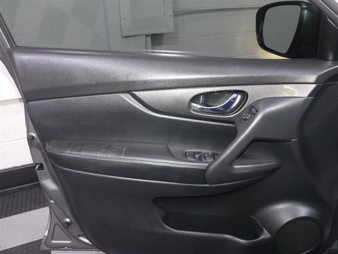 Used 2017 Nissan Rogue S AWD/4WD image 17