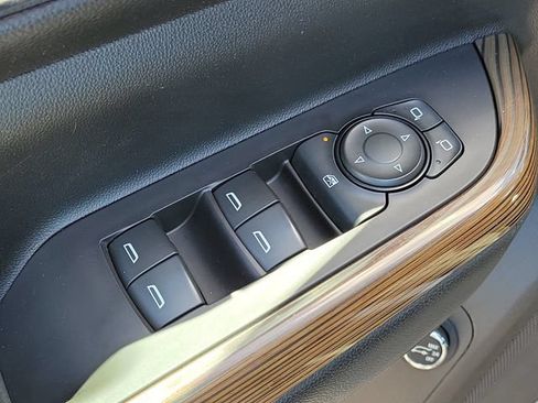 Used 2018 GMC Acadia SLE w/ Driver Alert Package I AWD/4WD image 18