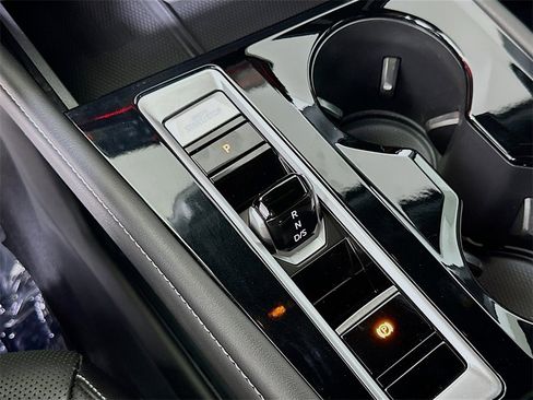 Used 2024 Volkswagen Atlas Cross Sport SEL R-Line image 33