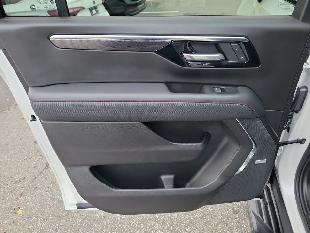 Used 2025 Chevrolet Suburban RST w/ Comfort Package RWD image 9
