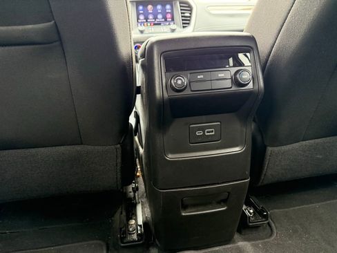 Used 2023 GMC Acadia SLE FWD image 24