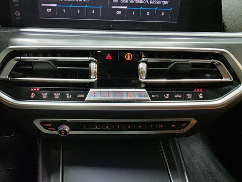 Used 2019 BMW X5 xDrive50i w/ M Sport Package image 49