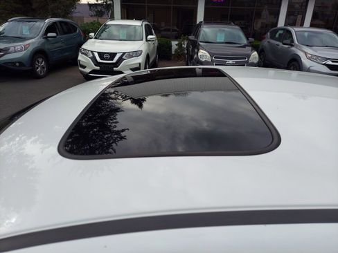 Used 2017 Acura ILX w/ Premium Package image 23