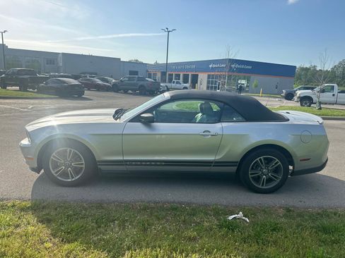 Used 2010 Ford Mustang Premium image 9