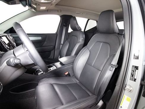 Certified 2026 Volvo XC40 B5 Plus AWD/4WD image 18