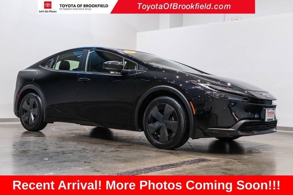 Used 2025 Toyota Prius LE FWD image 1