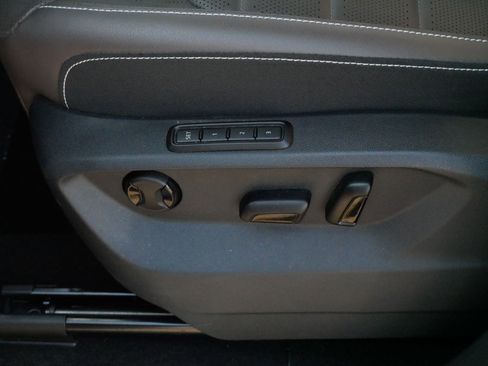 Certified 2025 Volkswagen Atlas SEL image 20