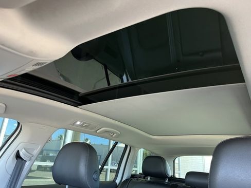 Used 2018 Volkswagen Golf SEL image 11