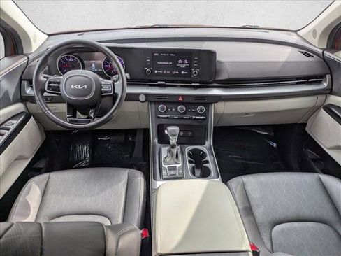 Used 2024 Kia Carnival LX image 16