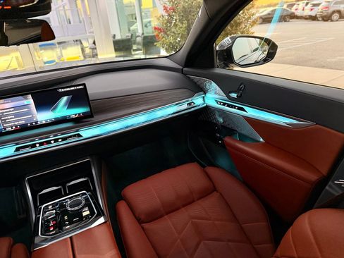 Used 2023 BMW 760i xDrive w/ Luxury Rear Seating Package AWD/4WD image 60
