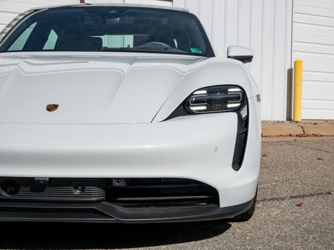 Used 2022 Porsche Taycan image 11