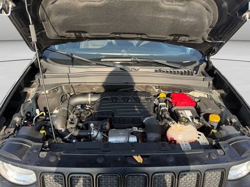 Used 2023 Jeep Renegade Altitude w/ Sun/Sound Group AWD/4WD image 23