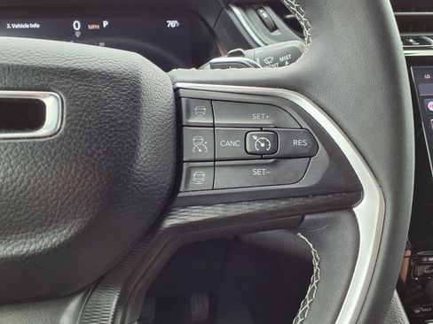 Used 2025 Jeep Grand Cherokee Laredo X RWD image 19