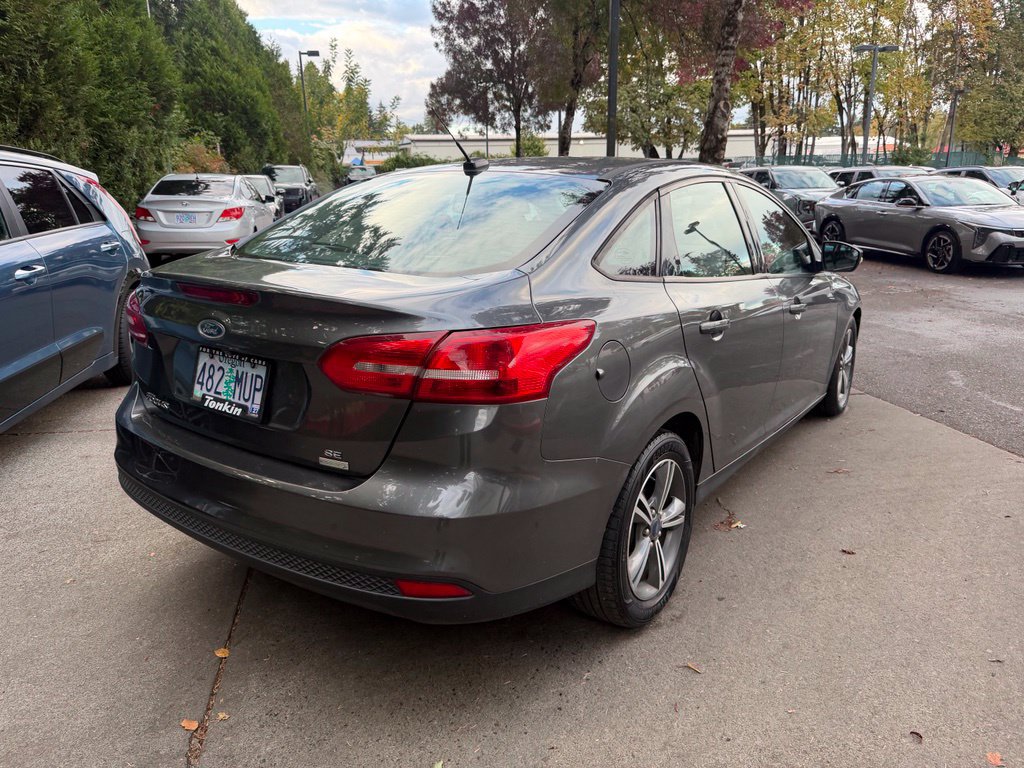 Used 2017 Ford Focus SE FWD image 4