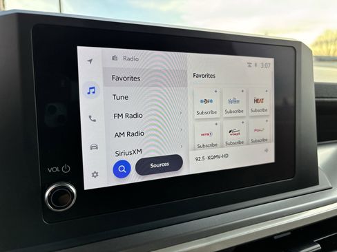 Used 2025 Toyota Tacoma TRD Off-Road image 31