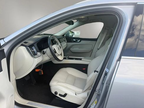 Used 2023 Volvo XC60 B5 Plus FWD image 23