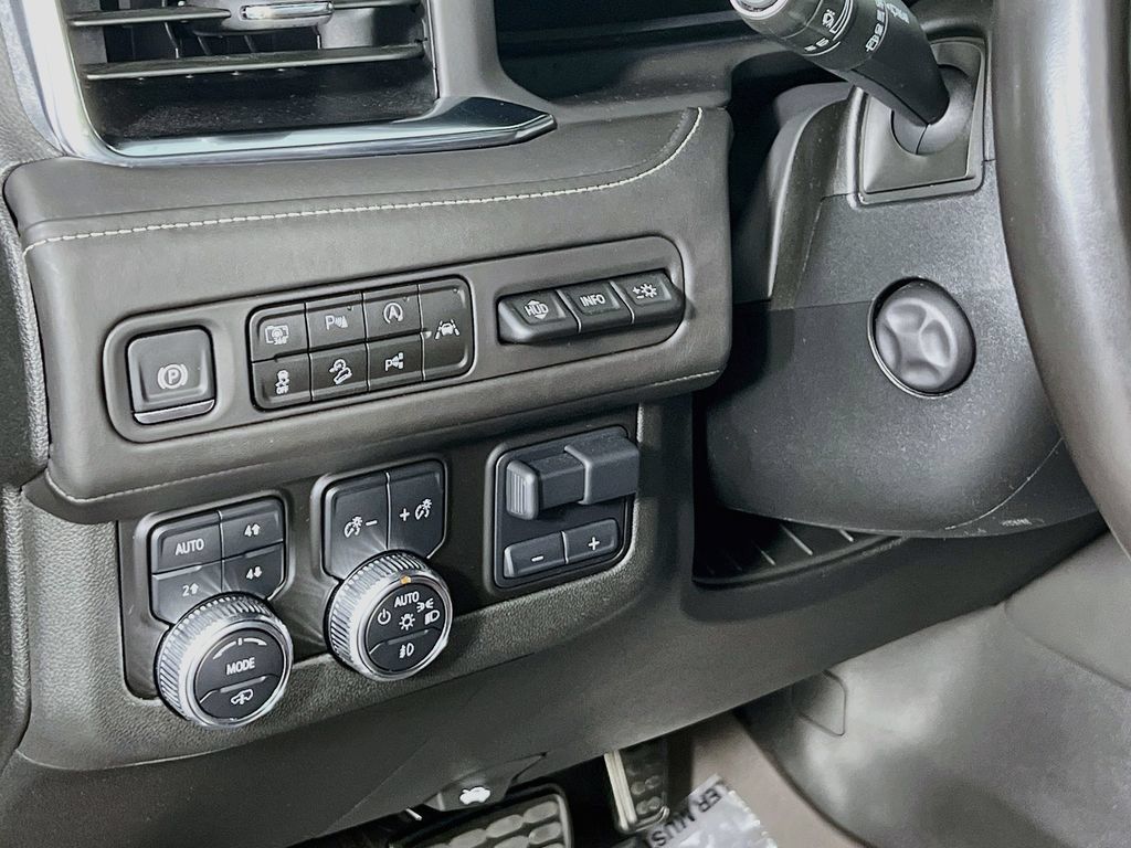 Certified 2024 GMC Yukon XL Denali Ultimate AWD/4WD image 9