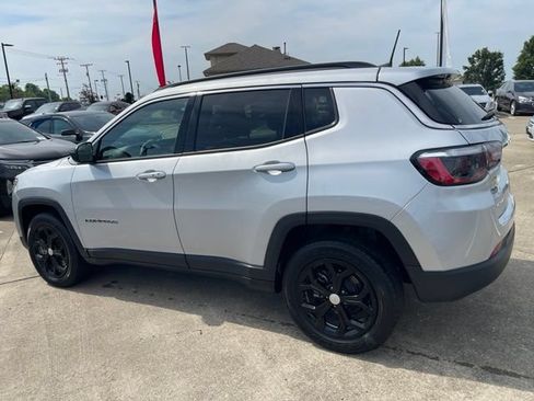 Used 2024 Jeep Compass Latitude AWD/4WD image 4