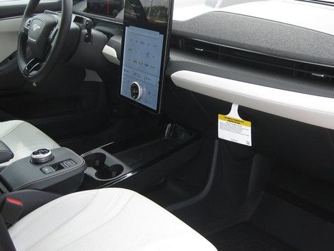 Used 2023 Ford Mustang Mach-E Premium image 19