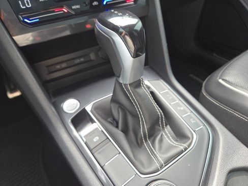 Used 2022 Volkswagen Tiguan SEL R-Line AWD/4WD image 40