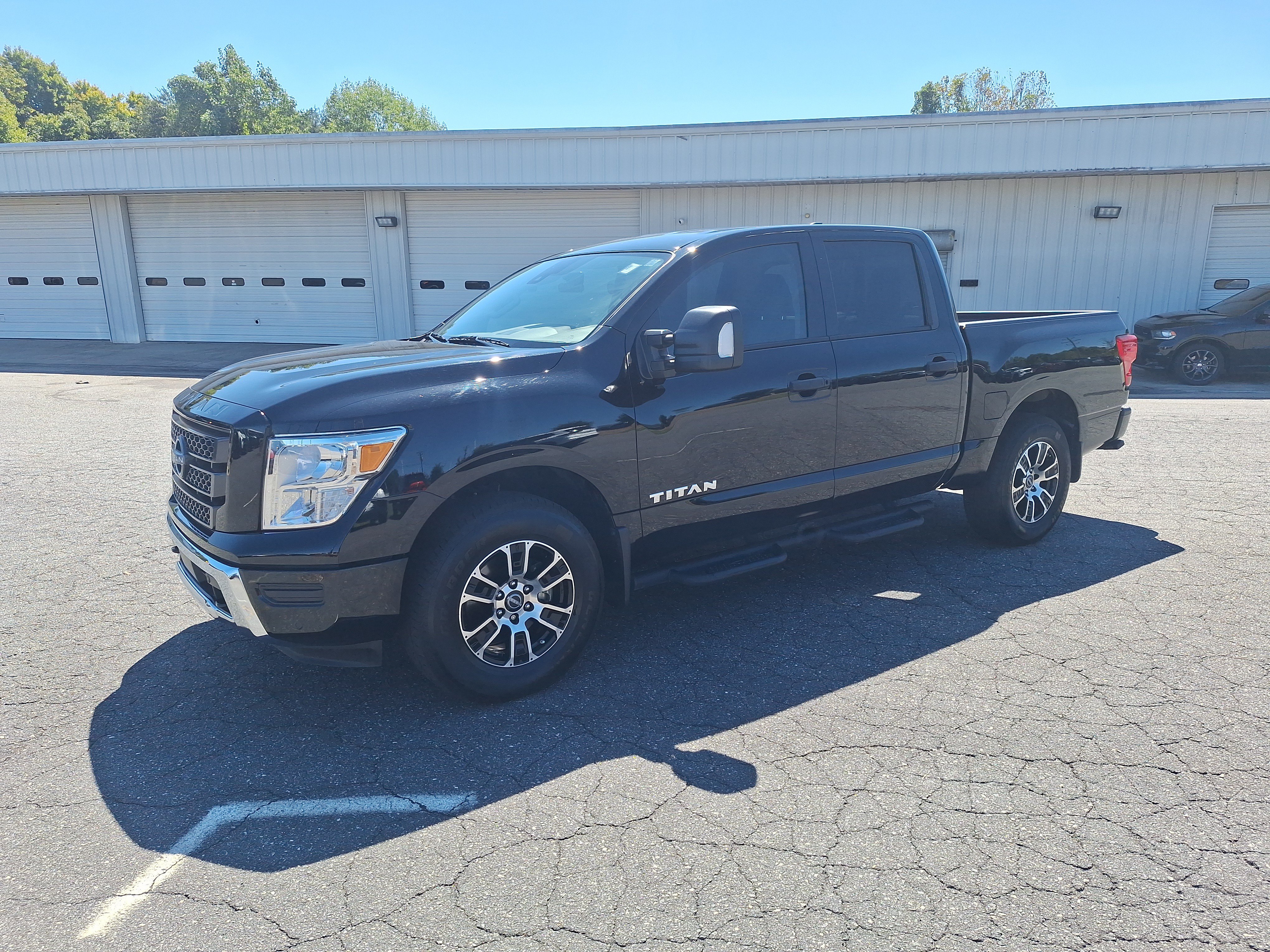 Used 2024 Nissan Titan SV w/ SV Convenience Package AWD/4WD image 1