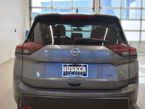 Used 2025 Nissan Rogue SV AWD/4WD image 11