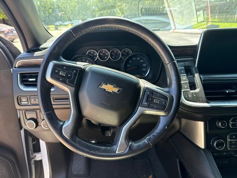 Used 2021 Chevrolet Suburban LT RWD image 17