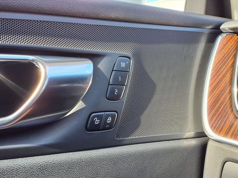 Certified 2023 Volvo XC60 B5 Plus w/ Protection Package Premier image 32