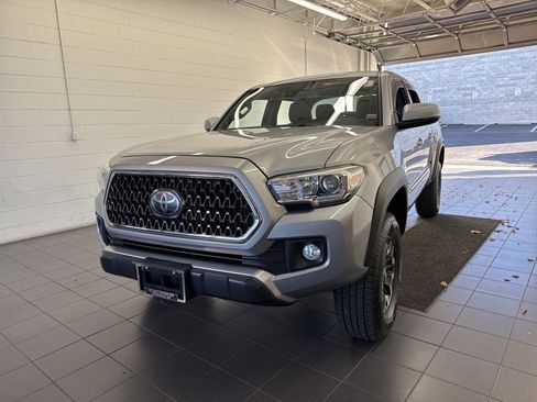 Used 2018 Toyota Tacoma TRD Off-Road image 3