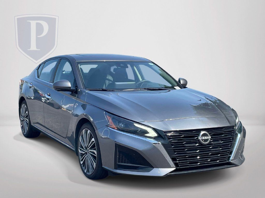Used 2023 Nissan Altima 2.5 SL FWD image 2