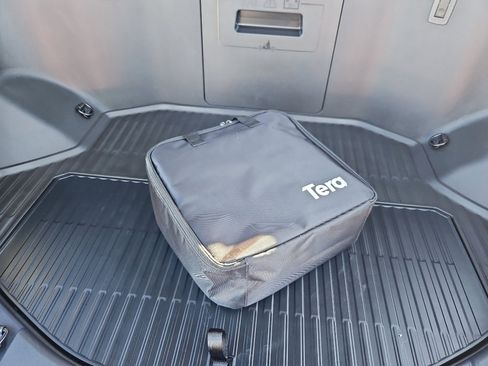 Used 2023 Ford F150 Lightning Lariat image 7