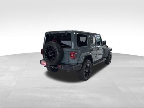 Used 2025 Jeep Wrangler Unlimited Sahara AWD/4WD image 5